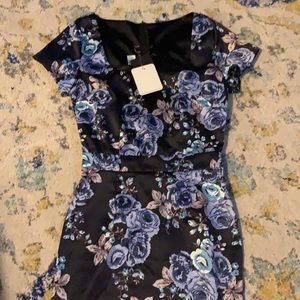 NWT LAURA WIGGLE DRESS IN VINTAGE BLUE ROSES STRETCH SATIN | LAURA BYRNES